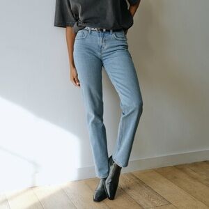 Abercrombie & Fitch Curve Love Mid-Rise 90s Straight Jean | Sz 27R | Medium Wash